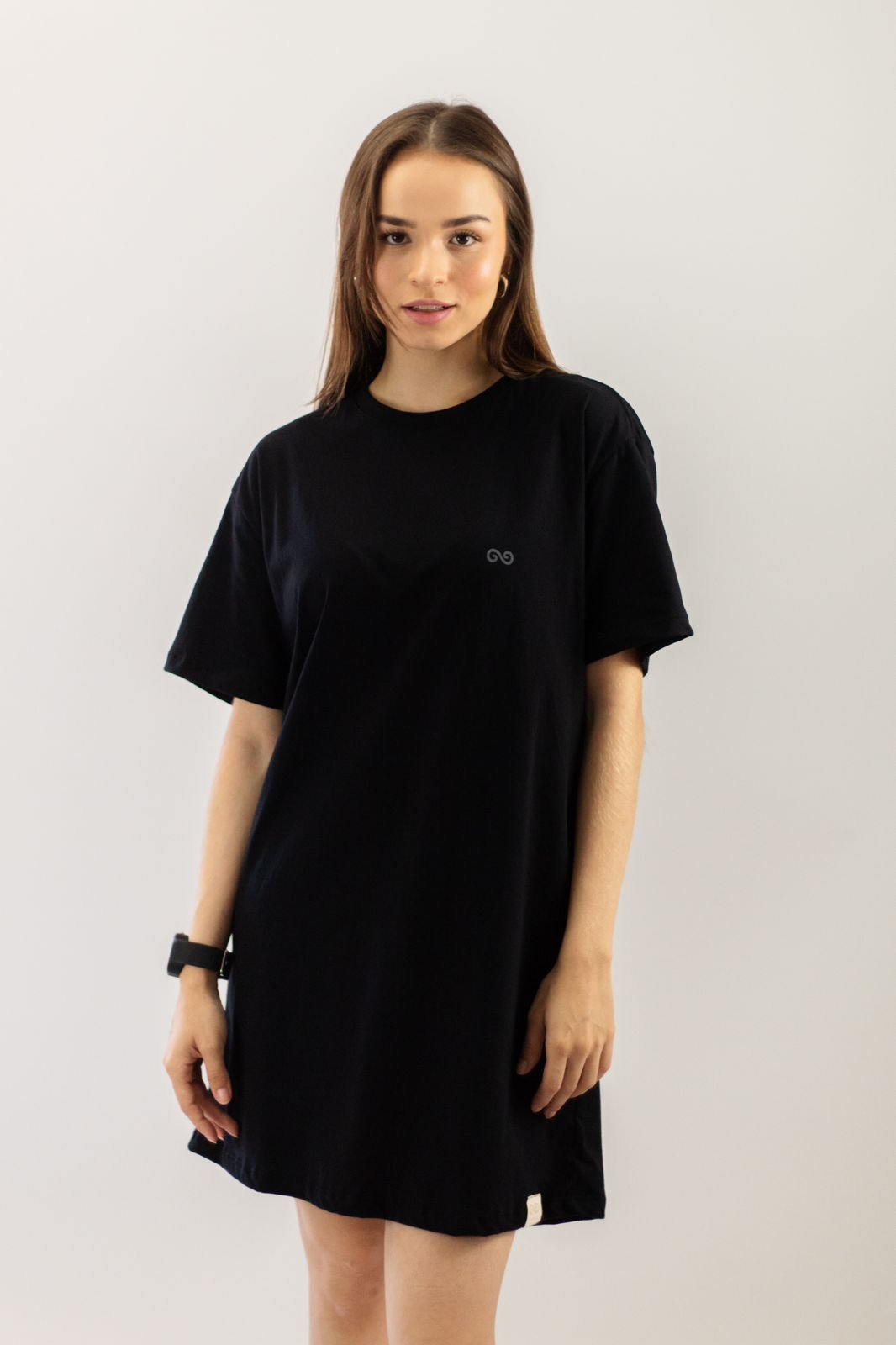 vestido moda sustentavel preto unissex gnine 7