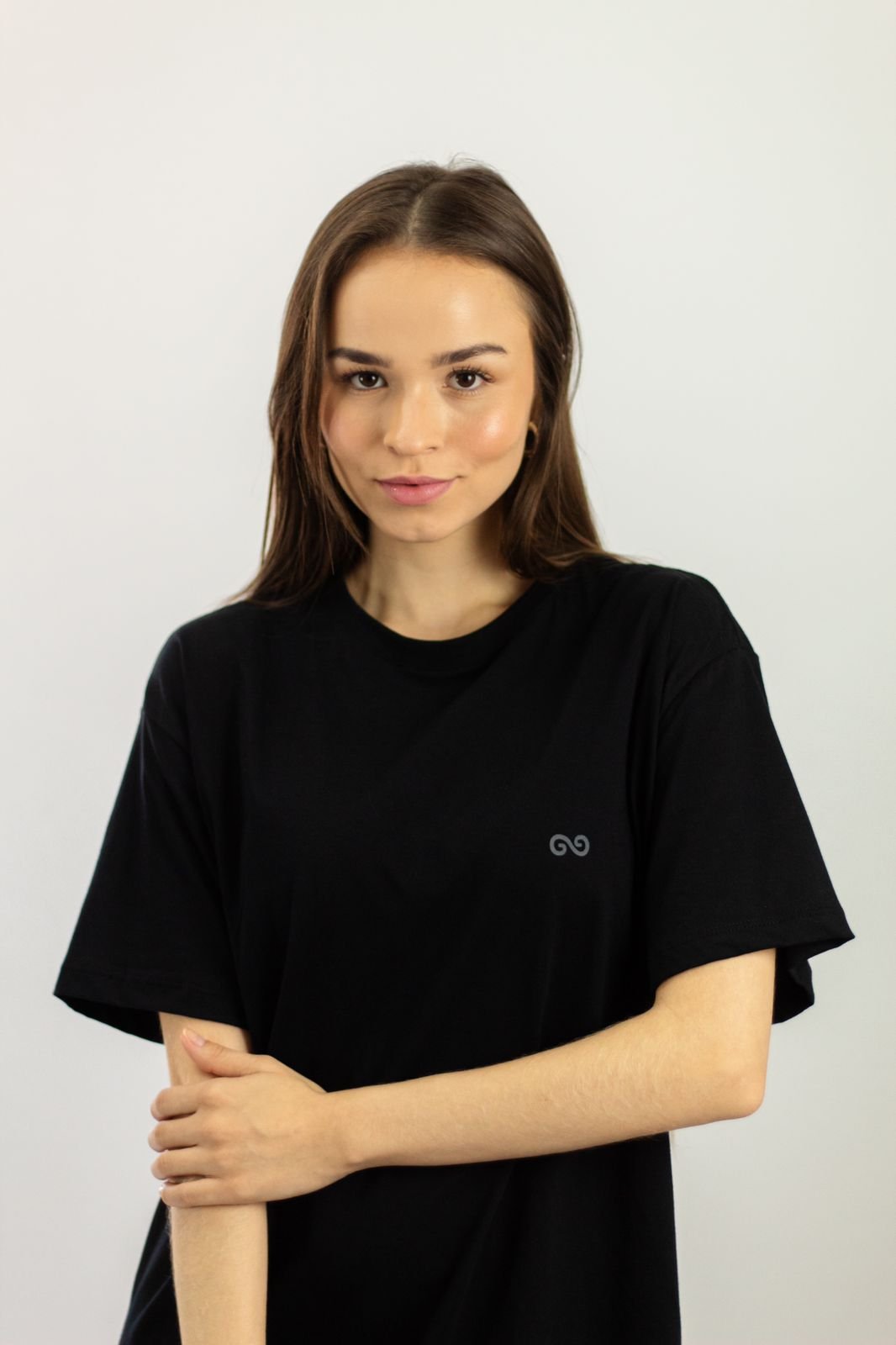 vestido moda sustentavel preto unissex gnine 4